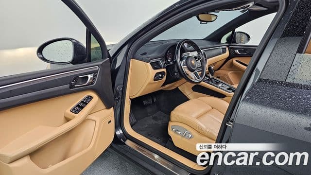 Porsche Macan 2018 — ფოტო 11/20