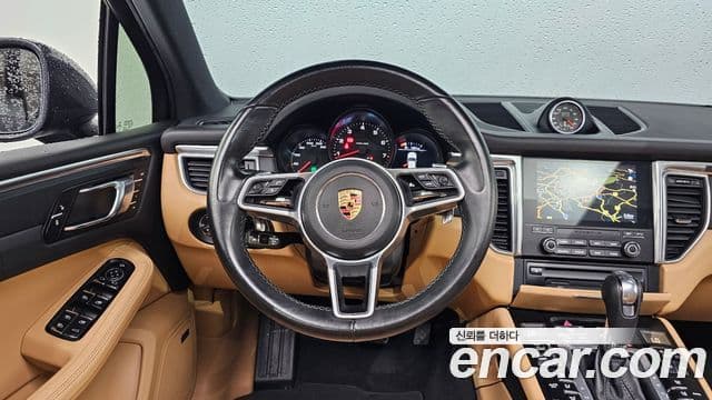Porsche Macan 2018 — ფოტო 13/20