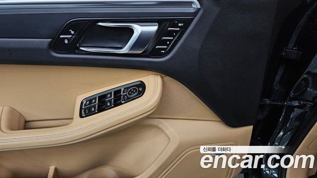 Porsche Macan 2018 — ფოტო 16/20