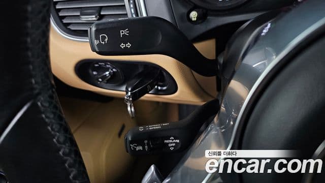 Porsche Macan 2018 — ფოტო 17/20
