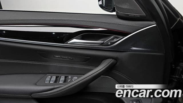 BMW 5 Series 2023 — Фото 17/20