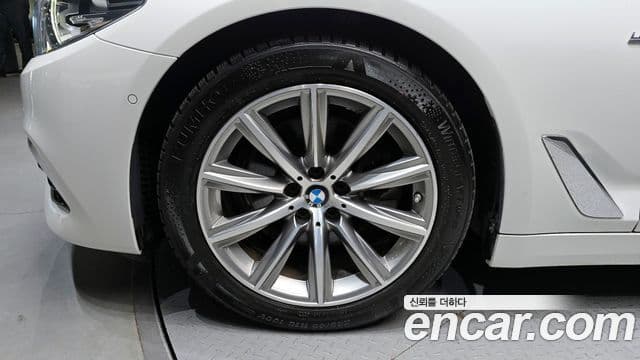 BMW 5 Series 2018 — Şəkil 5/20