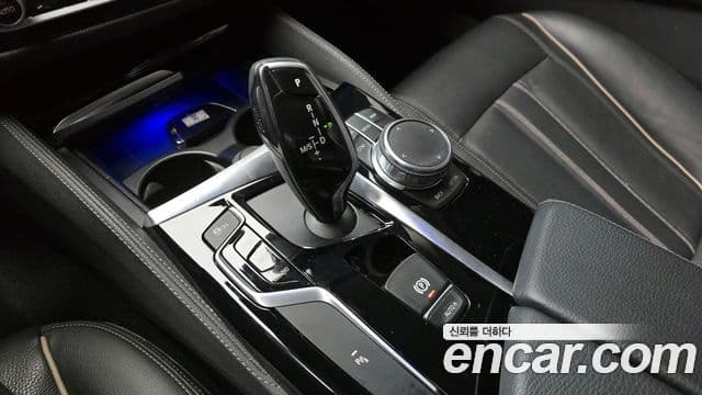 BMW 5 Series 2018 — Şəkil 9/20