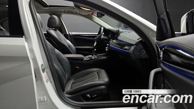 BMW 5 Series 2018 — Şəkil 10/20