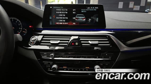 BMW 5 Series 2018 — Şəkil 14/20