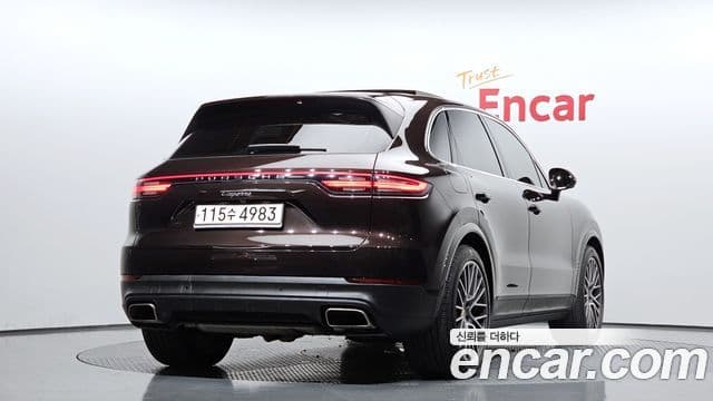 Porsche Cayenne 2020 — ფოტო 2/20