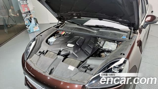 Porsche Cayenne 2020 — ფოტო 6/20