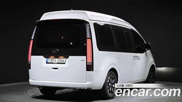 Hyundai Staria 2023 — Фото 2/20