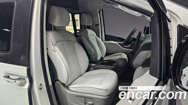 Hyundai Staria 2023 — Фото 10/20