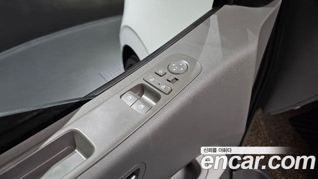 Hyundai Staria 2023 — Фото 17/20