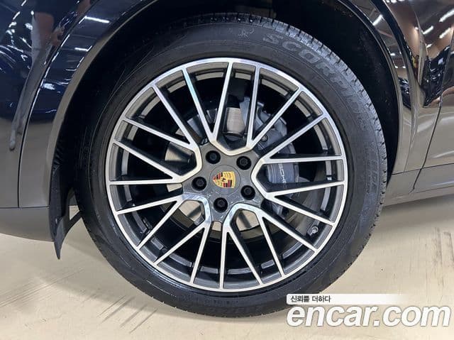 Porsche Cayenne 2021 — Photo 9/18