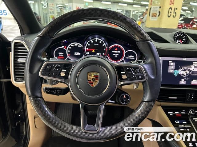 Porsche Cayenne 2021 — Photo 8/18