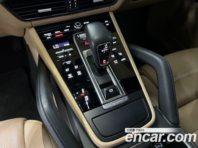 Porsche Cayenne 2021 — Photo 16/18