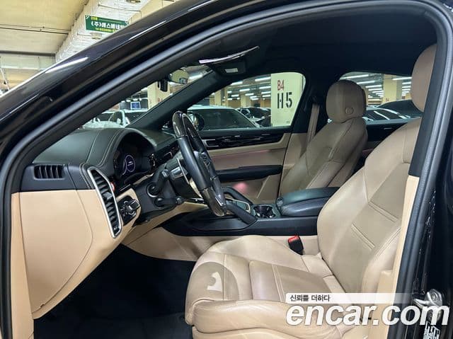 Porsche Cayenne 2021 — Photo 11/18