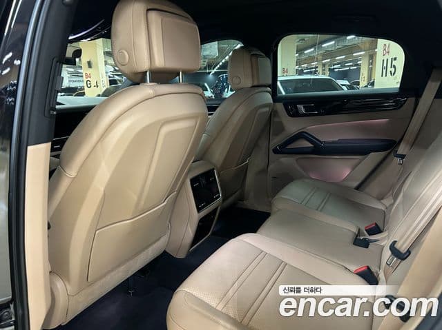 Porsche Cayenne 2021 — Photo 4/18