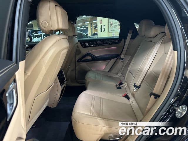Porsche Cayenne 2021 — Photo 10/18