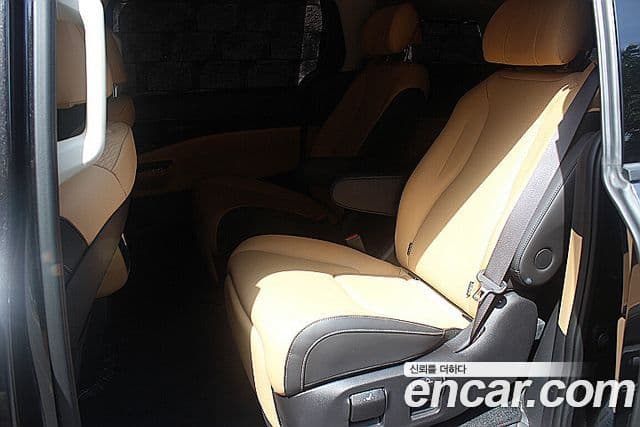 Kia Carnival 2023 — Şəkil 10/20