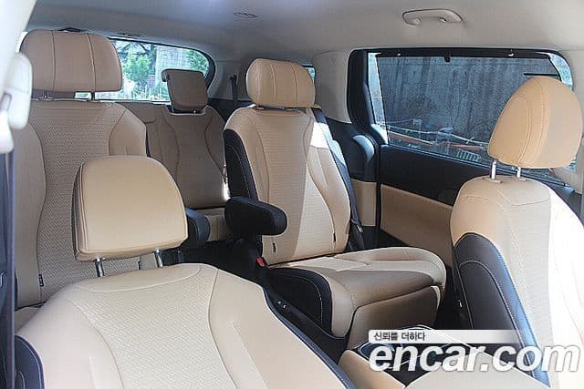 Kia Carnival 2023 — Şəkil 14/20