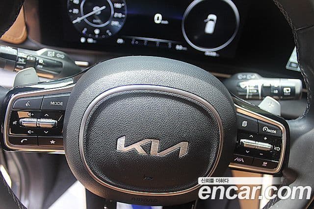 Kia Carnival 2023 — Şəkil 17/20