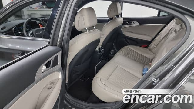 Genesis G70 2022 — ფოტო 13/20