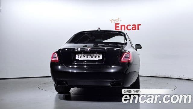 Rolls-Royce Ghost 2023 — ფოტო 4/20