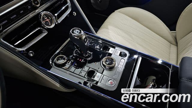 Bentley Flying Spur 2024 — Şəkil 9/20