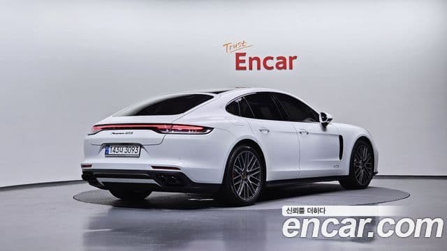 Porsche Panamera 2022 — ფოტო 1/20