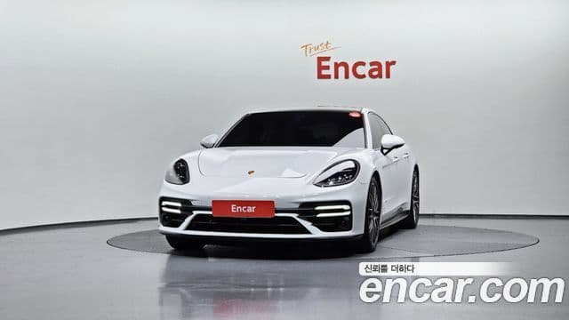 Porsche Panamera 2022 — ფოტო 2/20