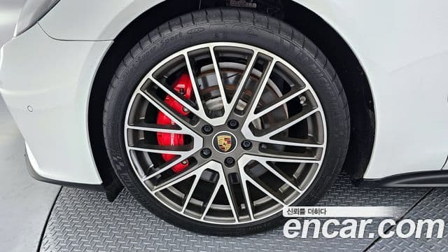 Porsche Panamera 2022 — ფოტო 4/20