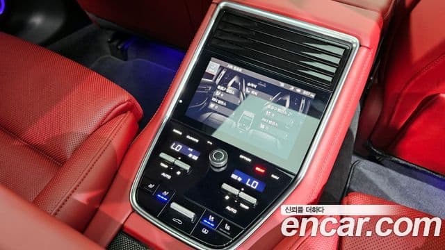 Porsche Panamera 2022 — ფოტო 16/20