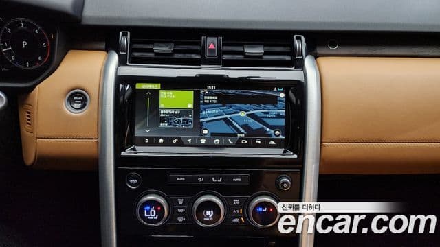 Land Rover Discovery 5 2018 — ფოტო 14/20