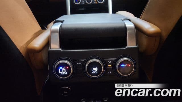 Land Rover Discovery 5 2018 — ფოტო 19/20