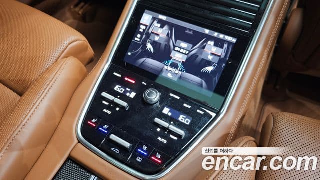 Porsche Panamera 2021 — ფოტო 18/20