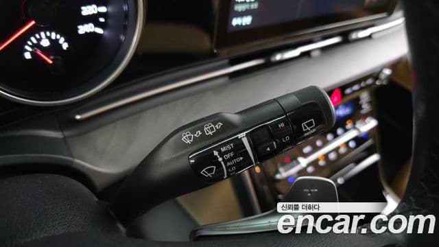 Kia Carnival 2023 — Фото 18/20