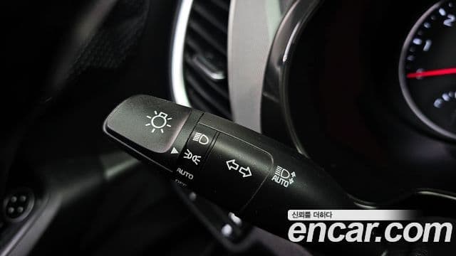 Kia Seltos 2020 — ფოტო 18/20