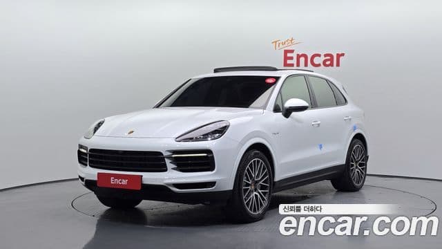 Porsche Cayenne 2020 — ფოტო 1/20