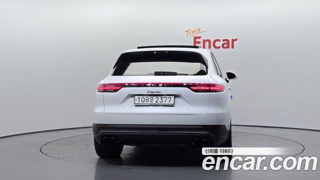 Porsche Cayenne 2020 — ფოტო 4/20