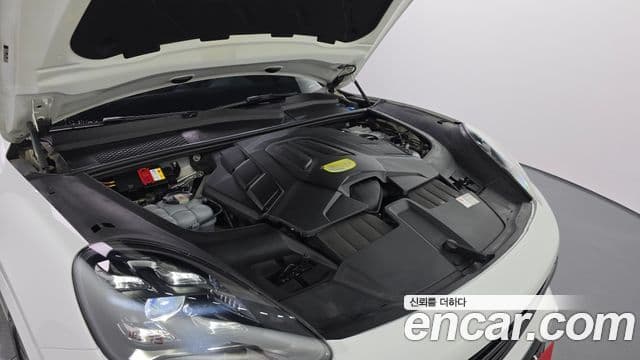 Porsche Cayenne 2020 — ფოტო 6/20