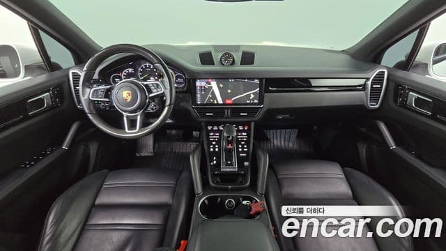 Porsche Cayenne 2020 — ფოტო 7/20