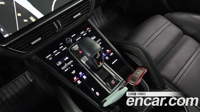 Porsche Cayenne 2020 — ფოტო 9/20