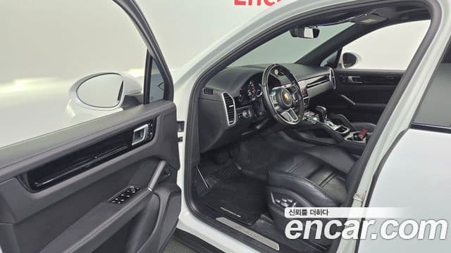 Porsche Cayenne 2020 — ფოტო 10/20