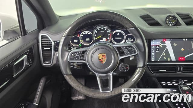 Porsche Cayenne 2020 — ფოტო 13/20