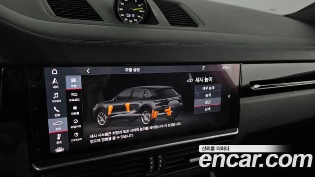 Porsche Cayenne 2020 — ფოტო 16/20