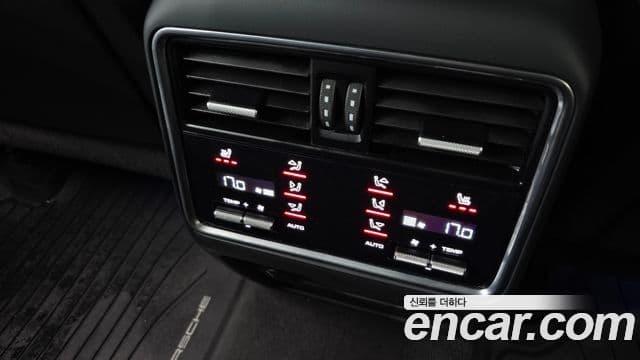 Porsche Cayenne 2020 — ფოტო 18/20