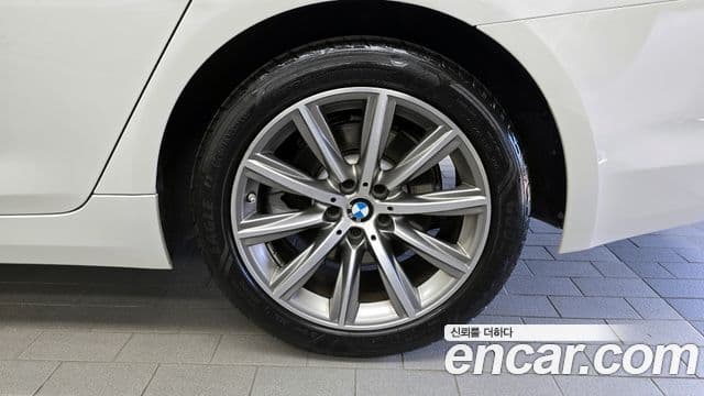 BMW 5 Series 2018 — Şəkil 5/20