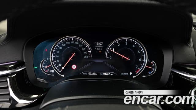 BMW 5 Series 2018 — Şəkil 8/20