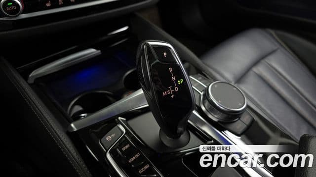 BMW 5 Series 2018 — Şəkil 9/20