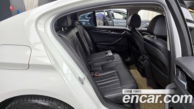 BMW 5 Series 2018 — Şəkil 12/20