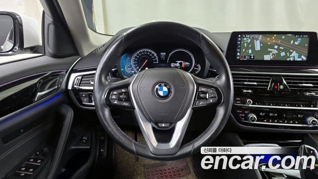BMW 5 Series 2018 — Şəkil 13/20
