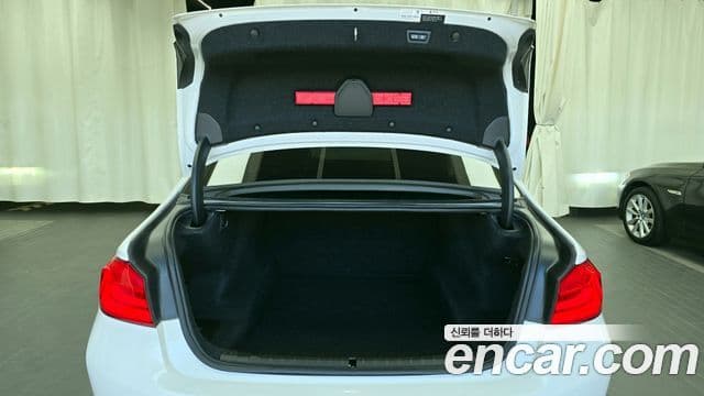 BMW 5 Series 2018 — Şəkil 20/20